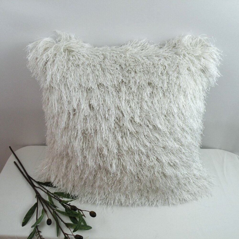 NWOT Safavieh modish shag metallic throw pillow 20 X 20 - Picture 2 of 8